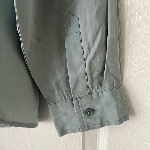 Chico's Blue Notched Collar Button Down Blouse Size 1 - Picture 7 of 7